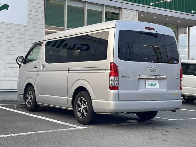 トヨタ ハイエース GL ロング 静岡県 2016(平28)年 9.8万km シルバーマイカM ワンオーナー/社外ナビ/　フルセグTV/BTオーディオ/MSV/DVD/バックカメラ /フリップダウンリアモニター/キャンピング仕様/左パワースライドドア/純正15インチAW/ETC/オートライト/LEDヘッドライト/スマートキー/スペアキー/保証書/取説
