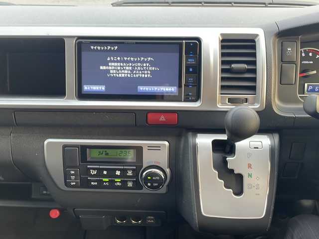 トヨタ ハイエース GL ロング 静岡県 2016(平28)年 9.8万km シルバーマイカM ワンオーナー/社外ナビ/　フルセグTV/BTオーディオ/MSV/DVD/バックカメラ /フリップダウンリアモニター/キャンピング仕様/左パワースライドドア/純正15インチAW/ETC/オートライト/LEDヘッドライト/スマートキー/スペアキー/保証書/取説