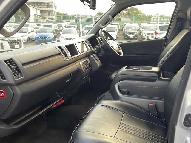 トヨタ ハイエース GL ロング 静岡県 2016(平28)年 9.8万km シルバーマイカM ワンオーナー/社外ナビ/　フルセグTV/BTオーディオ/MSV/DVD/バックカメラ /フリップダウンリアモニター/キャンピング仕様/左パワースライドドア/純正15インチAW/ETC/オートライト/LEDヘッドライト/スマートキー/スペアキー/保証書/取説