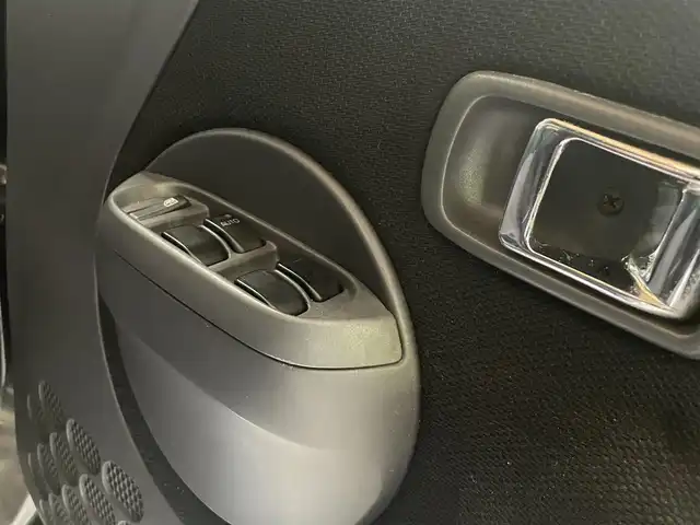 ダイハツ テリオス キッド テリオスキッド×キスマーク X 愛知県 2006(平18)年 7.7万km ブラックマイカ 社外ナビ(FM/AM/CD/DVD/SD/HDD/ipod)/ハロゲンライト/ドアバイザー/純正フロアマット/電動格納ミラー/板キー