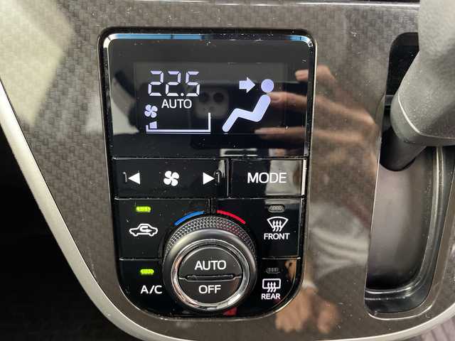 ダイハツ ムーヴ カスタム X VS SAⅢ 岐阜県 2023(令5)年 3.1万km ブラックマイカメタリック/シャイニングホワイトパール スマートアシストIII/衝突軽減ブレーキ/車線逸脱警報機能/誤発進抑制機能/先行車発進お知らせ/コーナーセンサー/オートハイビーム/純正SDナビ/フルセグ/BT/CD/DVD/全周囲モニター/ドライブレコーダー/ETC/シートヒーター/プッシュスタート/スマートキー/LEDヘッドライト/フォグランプ/フロアマット/ドアバイザー