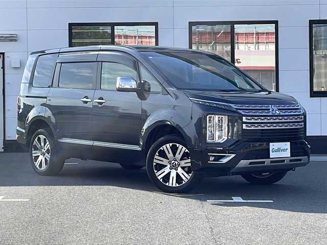 三菱 デリカＤ：５ P 山口県 2023(令5)年 2.2万km グラファイトグレーメタリック/ブラックマイカ パートタイム4WD/社外9V型ナビ【AVIC-RQ822-D】/・フルセグテレビ/・Bluetooth/・CD/DVD/AM/FM/・SD/USB/iPod/Wi-Fi Audio/・HDMI/AUX/ETC/両側パワースライドドア/アラウンドビューモニター/パワーバックドア/ステアリングヒーター/D/N席シートヒーター/パドルシフト/電動パーキングブレーキ/e-Assist/・車線逸脱警報システム/・レーダークルーズコントロールシステム/・オートマチックハイビーム/・誤発進抑制機能（前進時）/・後側方車両検知警報システム（レーンチェンジアシスト機能付）/・後退時交差車両検知警報システム/安全装備/・ヒルスタートアシスト/・エマージェンシーストップシグナルシステム［ESS］/・アクティブスタビリティコントロール/・ABS（EBD付）/純正18インチAW