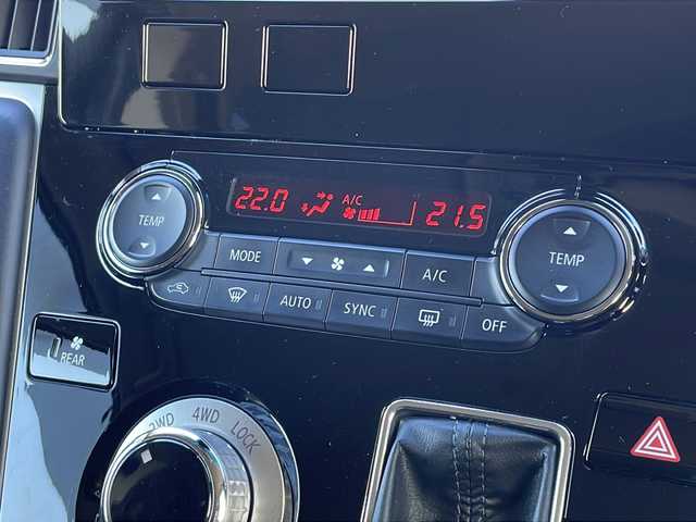 三菱 デリカＤ：５ P 山口県 2023(令5)年 2.2万km グラファイトグレーメタリック/ブラックマイカ パートタイム4WD/社外9V型ナビ【AVIC-RQ822-D】/・フルセグテレビ/・Bluetooth/・CD/DVD/AM/FM/・SD/USB/iPod/Wi-Fi Audio/・HDMI/AUX/ETC/両側パワースライドドア/アラウンドビューモニター/パワーバックドア/ステアリングヒーター/D/N席シートヒーター/パドルシフト/電動パーキングブレーキ/e-Assist/・車線逸脱警報システム/・レーダークルーズコントロールシステム/・オートマチックハイビーム/・誤発進抑制機能（前進時）/・後側方車両検知警報システム（レーンチェンジアシスト機能付）/・後退時交差車両検知警報システム/安全装備/・ヒルスタートアシスト/・エマージェンシーストップシグナルシステム［ESS］/・アクティブスタビリティコントロール/・ABS（EBD付）/純正18インチAW