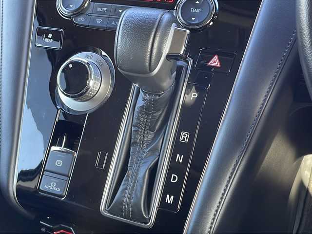 三菱 デリカＤ：５ P 山口県 2023(令5)年 2.2万km グラファイトグレーメタリック/ブラックマイカ パートタイム4WD/社外9V型ナビ【AVIC-RQ822-D】/・フルセグテレビ/・Bluetooth/・CD/DVD/AM/FM/・SD/USB/iPod/Wi-Fi Audio/・HDMI/AUX/ETC/両側パワースライドドア/アラウンドビューモニター/パワーバックドア/ステアリングヒーター/D/N席シートヒーター/パドルシフト/電動パーキングブレーキ/e-Assist/・車線逸脱警報システム/・レーダークルーズコントロールシステム/・オートマチックハイビーム/・誤発進抑制機能（前進時）/・後側方車両検知警報システム（レーンチェンジアシスト機能付）/・後退時交差車両検知警報システム/安全装備/・ヒルスタートアシスト/・エマージェンシーストップシグナルシステム［ESS］/・アクティブスタビリティコントロール/・ABS（EBD付）/純正18インチAW