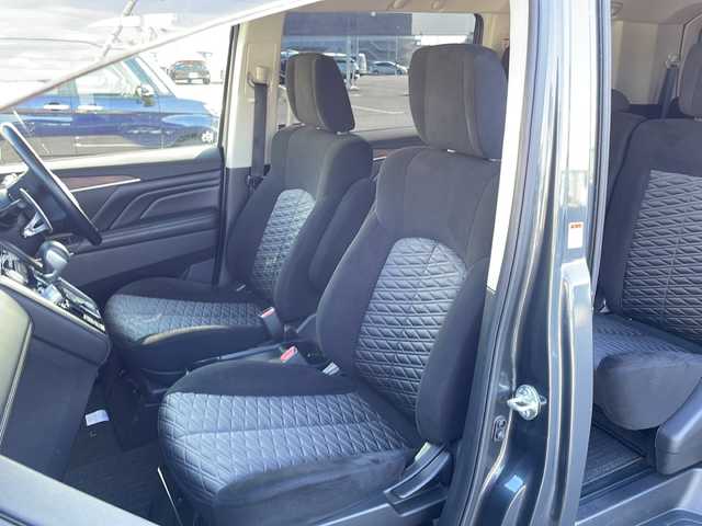 三菱 デリカＤ：５ P 山口県 2023(令5)年 2.2万km グラファイトグレーメタリック/ブラックマイカ パートタイム4WD/社外9V型ナビ【AVIC-RQ822-D】/・フルセグテレビ/・Bluetooth/・CD/DVD/AM/FM/・SD/USB/iPod/Wi-Fi Audio/・HDMI/AUX/ETC/両側パワースライドドア/アラウンドビューモニター/パワーバックドア/ステアリングヒーター/D/N席シートヒーター/パドルシフト/電動パーキングブレーキ/e-Assist/・車線逸脱警報システム/・レーダークルーズコントロールシステム/・オートマチックハイビーム/・誤発進抑制機能（前進時）/・後側方車両検知警報システム（レーンチェンジアシスト機能付）/・後退時交差車両検知警報システム/安全装備/・ヒルスタートアシスト/・エマージェンシーストップシグナルシステム［ESS］/・アクティブスタビリティコントロール/・ABS（EBD付）/純正18インチAW