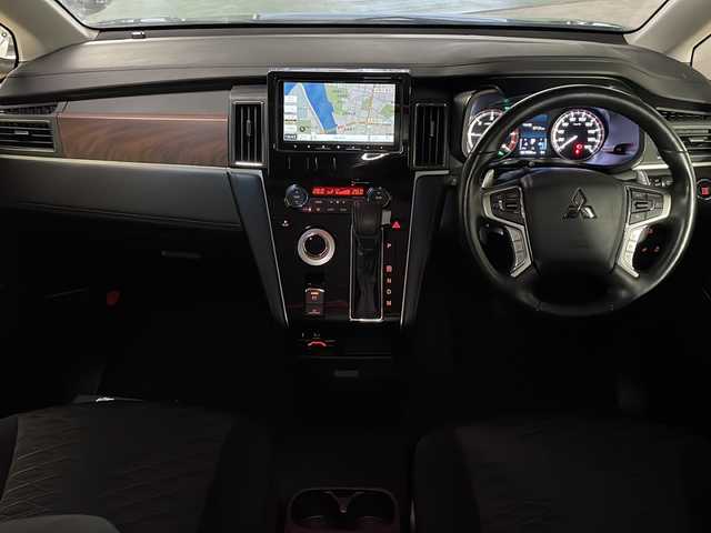 三菱 デリカＤ：５ P 広島県 2023(令5)年 2.2万km グラファイトグレーメタリック/ブラックマイカ カロッツェリア9V型ナビ（AVIC-RQ822-D）/マルチアラウンドモニター/両側パワースライドドア/パワーバックドア/パワーシート/シートヒーター/ステアリングヒーター/パドルシフト/電動パーキングブレーキ/オートブレーキホールド/e-Assist/・衝突軽減ブレーキ/・車線逸脱警報/・レーダークルーズコントロール/・オートマチックハイビーム/・誤発進抑制機能（前進時）/・ブラインドスポットモニター/・リヤクロストラフィックアラート/LEDヘッドランプ/純正18インチAW/ETC