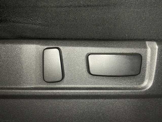 三菱 デリカＤ：５ P 広島県 2023(令5)年 2.2万km グラファイトグレーメタリック/ブラックマイカ カロッツェリア9V型ナビ（AVIC-RQ822-D）/マルチアラウンドモニター/両側パワースライドドア/パワーバックドア/パワーシート/シートヒーター/ステアリングヒーター/パドルシフト/電動パーキングブレーキ/オートブレーキホールド/e-Assist/・衝突軽減ブレーキ/・車線逸脱警報/・レーダークルーズコントロール/・オートマチックハイビーム/・誤発進抑制機能（前進時）/・ブラインドスポットモニター/・リヤクロストラフィックアラート/LEDヘッドランプ/純正18インチAW/ETC