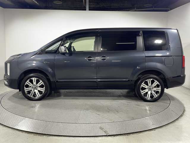 三菱 デリカＤ：５ P 広島県 2023(令5)年 2.2万km グラファイトグレーメタリック/ブラックマイカ カロッツェリア9V型ナビ（AVIC-RQ822-D）/マルチアラウンドモニター/両側パワースライドドア/パワーバックドア/パワーシート/シートヒーター/ステアリングヒーター/パドルシフト/電動パーキングブレーキ/オートブレーキホールド/e-Assist/・衝突軽減ブレーキ/・車線逸脱警報/・レーダークルーズコントロール/・オートマチックハイビーム/・誤発進抑制機能（前進時）/・ブラインドスポットモニター/・リヤクロストラフィックアラート/LEDヘッドランプ/純正18インチAW/ETC