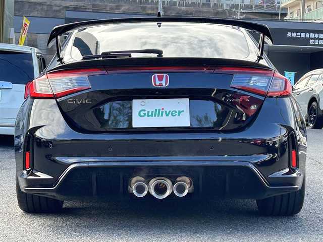 ホンダ シビック タイプR レーシングブラックPKG 長崎県 2025(令7)年 0.1万km クリスタルブラックパール ワンオーナー/純正ディスプレイオーディオ(ナビ/FM/AM/BT/フルセグTV/Apple Car Play/Android Auto)/プッシュスタート/ステアリングスイッチ/バックカメラ/ビルトインETC/DUALエアコン/置くだけ充電/レーダークルーズコントロール/電子パーキング/AUTO HOLD/駐車支援/ACC先行車発進お知らせ/標識認識機能/ベンチシート/純正フロアマット/純正アルミホイール/オートライト/オートマチックハイビーム/ABS/BSM/VSA/CMBS/コーナーセンサー/イモビライザー/トノカバー/純正サスペンション積込/スマートキー/スペアキー/取扱説明書/保証書