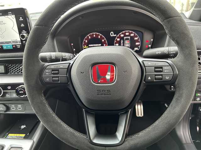 ホンダ シビック タイプR レーシングブラックPKG 長崎県 2025(令7)年 0.1万km クリスタルブラックパール ワンオーナー/純正ディスプレイオーディオ(ナビ/FM/AM/BT/フルセグTV/Apple Car Play/Android Auto)/プッシュスタート/ステアリングスイッチ/バックカメラ/ビルトインETC/DUALエアコン/置くだけ充電/レーダークルーズコントロール/電子パーキング/AUTO HOLD/駐車支援/ACC先行車発進お知らせ/標識認識機能/ベンチシート/純正フロアマット/純正アルミホイール/オートライト/オートマチックハイビーム/ABS/BSM/VSA/CMBS/コーナーセンサー/イモビライザー/トノカバー/純正サスペンション積込/スマートキー/スペアキー/取扱説明書/保証書