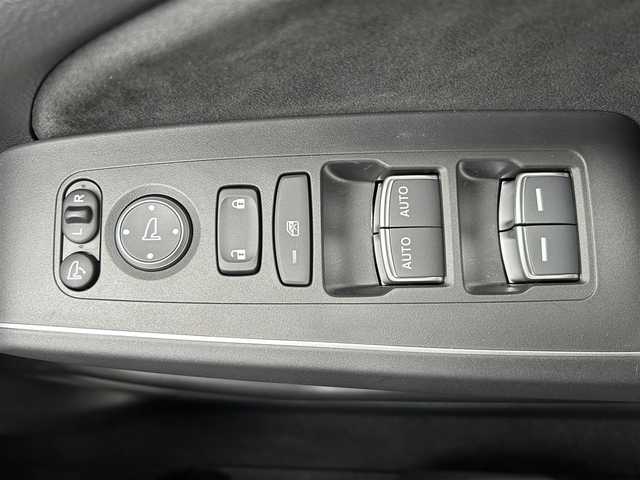 ホンダ シビック タイプR レーシングブラックPKG 長崎県 2025(令7)年 0.1万km クリスタルブラックパール ワンオーナー/純正ディスプレイオーディオ(ナビ/FM/AM/BT/フルセグTV/Apple Car Play/Android Auto)/プッシュスタート/ステアリングスイッチ/バックカメラ/ビルトインETC/DUALエアコン/置くだけ充電/レーダークルーズコントロール/電子パーキング/AUTO HOLD/駐車支援/ACC先行車発進お知らせ/標識認識機能/ベンチシート/純正フロアマット/純正アルミホイール/オートライト/オートマチックハイビーム/ABS/BSM/VSA/CMBS/コーナーセンサー/イモビライザー/トノカバー/純正サスペンション積込/スマートキー/スペアキー/取扱説明書/保証書