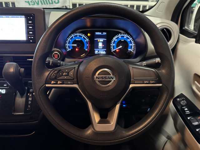 日産 デイズ X 兵庫県 2022(令4)年 5.7万km ホワイトパール 社外ナビ/アラウンドビューモニター/ウィンカー付き電格ミラー/フルセグTV/Bluetoothオーディオ/ステアリングリモコン/ETC/ドライブレコーダー/インテリジェントオートライトシステム/純正14インチAW/スマートキー×2