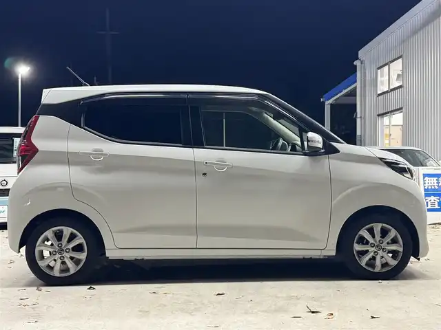 日産 デイズ X 兵庫県 2022(令4)年 5.7万km ホワイトパール 社外ナビ/アラウンドビューモニター/ウィンカー付き電格ミラー/フルセグTV/Bluetoothオーディオ/ステアリングリモコン/ETC/ドライブレコーダー/インテリジェントオートライトシステム/純正14インチAW/スマートキー×2