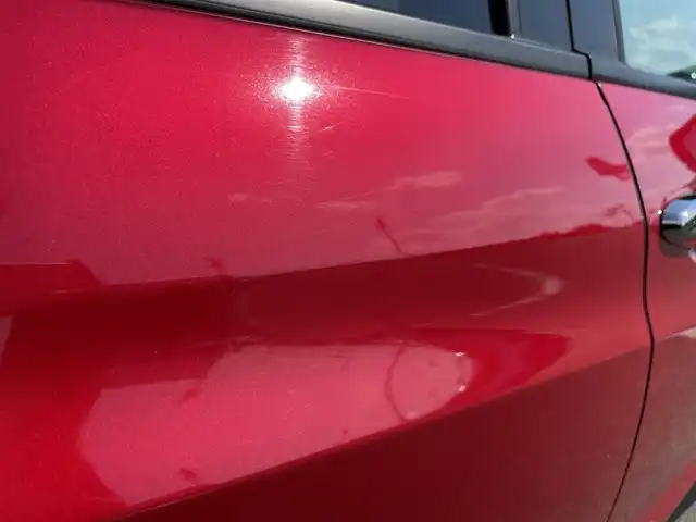 ホンダ ヴェゼル ハイブリッド RS ホンダセンシング 佐賀県 2020(令2)年 5.5万km プレミアムクリスタルレッドM ワンオーナー/純正メモリナビ/・フルセグTV/CD/DVD/SD/USB/Bluetooth/バックカメラ/前方ドライブレコーダー/ビルトインETC/パドルシフト/電子パーキングブレーキ/BRAKE HOLD機能/ハーフレザーシート/D＋N席シートヒーター/ISOFIX対応/革巻きステアリング/ステアリングリモコン/純正18インチアルミホイール/純正LEDヘッドライト/純正LEDフォグライト/純正フロアマット/純正ドアバイザ―/新車保証書/取扱説明書/スペアキー１本/ホンダセンシング/・アダプティブクルーズコントロール/・衝突被害軽減ブレーキ/・路外逸脱抑制機能/・先行車発進お知らせ機能/・リアクティブフォースペダル/・標識認識機能
