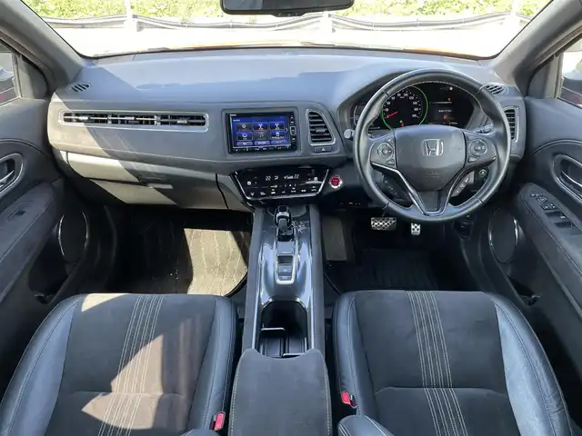ホンダ ヴェゼル ハイブリッド RS ホンダセンシング 佐賀県 2020(令2)年 5.5万km プレミアムクリスタルレッドM ワンオーナー/純正メモリナビ/・フルセグTV/CD/DVD/SD/USB/Bluetooth/バックカメラ/前方ドライブレコーダー/ビルトインETC/パドルシフト/電子パーキングブレーキ/BRAKE HOLD機能/ハーフレザーシート/D＋N席シートヒーター/ISOFIX対応/革巻きステアリング/ステアリングリモコン/純正18インチアルミホイール/純正LEDヘッドライト/純正LEDフォグライト/純正フロアマット/純正ドアバイザ―/新車保証書/取扱説明書/スペアキー１本/ホンダセンシング/・アダプティブクルーズコントロール/・衝突被害軽減ブレーキ/・路外逸脱抑制機能/・先行車発進お知らせ機能/・リアクティブフォースペダル/・標識認識機能
