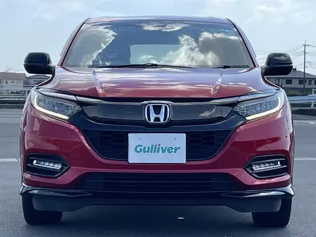 ホンダ ヴェゼル ハイブリッド RS ホンダセンシング 佐賀県 2020(令2)年 5.5万km プレミアムクリスタルレッドM ワンオーナー/純正メモリナビ/・フルセグTV/CD/DVD/SD/USB/Bluetooth/バックカメラ/前方ドライブレコーダー/ビルトインETC/パドルシフト/電子パーキングブレーキ/BRAKE HOLD機能/ハーフレザーシート/D＋N席シートヒーター/ISOFIX対応/革巻きステアリング/ステアリングリモコン/純正18インチアルミホイール/純正LEDヘッドライト/純正LEDフォグライト/純正フロアマット/純正ドアバイザ―/新車保証書/取扱説明書/スペアキー１本/ホンダセンシング/・アダプティブクルーズコントロール/・衝突被害軽減ブレーキ/・路外逸脱抑制機能/・先行車発進お知らせ機能/・リアクティブフォースペダル/・標識認識機能