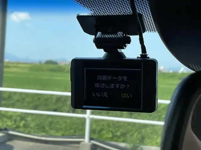ホンダ ヴェゼル ハイブリッド RS ホンダセンシング 佐賀県 2020(令2)年 5.5万km プレミアムクリスタルレッドM ワンオーナー/純正メモリナビ/・フルセグTV/CD/DVD/SD/USB/Bluetooth/バックカメラ/前方ドライブレコーダー/ビルトインETC/パドルシフト/電子パーキングブレーキ/BRAKE HOLD機能/ハーフレザーシート/D＋N席シートヒーター/ISOFIX対応/革巻きステアリング/ステアリングリモコン/純正18インチアルミホイール/純正LEDヘッドライト/純正LEDフォグライト/純正フロアマット/純正ドアバイザ―/新車保証書/取扱説明書/スペアキー１本/ホンダセンシング/・アダプティブクルーズコントロール/・衝突被害軽減ブレーキ/・路外逸脱抑制機能/・先行車発進お知らせ機能/・リアクティブフォースペダル/・標識認識機能