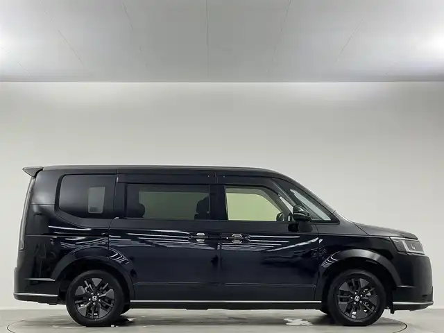 ホンダ ステップワゴン スパーダ eHEV 埼玉県 2023(令5)年 4万km クリスタルブラックパール 純正１１．４型ナビ　Ｂｌｕｅｔｏｏｔｈ　ＴＶ　後席モニター　オットマン　　ハーフレザーシート　シートヒーター　両側パワースライドドア　電動リアゲート　オートハイビーム　　スペアキー　ビルトインＥＴＣ