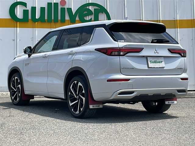 三菱 アウトランダー ＰＨＥＶ P 兵庫県 2022(令4)年 3.6万km ホワイトダイヤモンド 外部検査実施済み/ワンオーナー/４WD/Apple car play/純正メモリナビ/(フルセグTV/Bluetooth/USB)/BOSEサウンドシステム/アラウンドビューモニター/eアシスト/・衝突被害軽減ブレーキシステム/・踏み間違い衝突防止アシスト/・車線逸脱警報システム/・ふらつき警報/・標識認識システム/・後側方衝突被害防止支援システム/・後側方車両検知警報システム/・後退時車両検知警報システム/・車線逸脱防止支援機能/・前方衝突予測警報/デジタルインナーミラー/パワーバックドア/レーダークルーズコントロール/ブラインドスポットモニター/LEDヘッドライト/スマートキー/ビルトインETC2.0/前後ドライブレコーダー/黒レザーシート/前席パワーシート/全席シートヒーター/ヘッドアップディスプレイ/置くだけ充電/100V電源/パドルシフト/横滑り防止機能/純正20インチアルミホイール/カーテンエアバック/保証書/取扱説明書/スペアキー/充電ケーブル後送