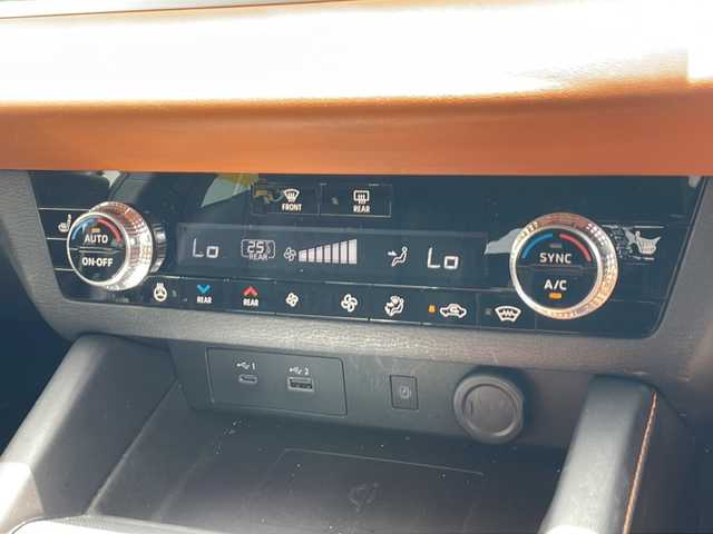三菱 アウトランダー ＰＨＥＶ P 兵庫県 2022(令4)年 3.6万km ホワイトダイヤモンド 外部検査実施済み/ワンオーナー/４WD/Apple car play/純正メモリナビ/(フルセグTV/Bluetooth/USB)/BOSEサウンドシステム/アラウンドビューモニター/eアシスト/・衝突被害軽減ブレーキシステム/・踏み間違い衝突防止アシスト/・車線逸脱警報システム/・ふらつき警報/・標識認識システム/・後側方衝突被害防止支援システム/・後側方車両検知警報システム/・後退時車両検知警報システム/・車線逸脱防止支援機能/・前方衝突予測警報/デジタルインナーミラー/パワーバックドア/レーダークルーズコントロール/ブラインドスポットモニター/LEDヘッドライト/スマートキー/ビルトインETC2.0/前後ドライブレコーダー/黒レザーシート/前席パワーシート/全席シートヒーター/ヘッドアップディスプレイ/置くだけ充電/100V電源/パドルシフト/横滑り防止機能/純正20インチアルミホイール/カーテンエアバック/保証書/取扱説明書/スペアキー/充電ケーブル後送