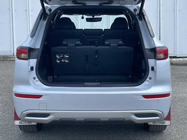 三菱 アウトランダー ＰＨＥＶ P 兵庫県 2022(令4)年 3.6万km ホワイトダイヤモンド 外部検査実施済み/ワンオーナー/４WD/Apple car play/純正メモリナビ/(フルセグTV/Bluetooth/USB)/BOSEサウンドシステム/アラウンドビューモニター/eアシスト/・衝突被害軽減ブレーキシステム/・踏み間違い衝突防止アシスト/・車線逸脱警報システム/・ふらつき警報/・標識認識システム/・後側方衝突被害防止支援システム/・後側方車両検知警報システム/・後退時車両検知警報システム/・車線逸脱防止支援機能/・前方衝突予測警報/デジタルインナーミラー/パワーバックドア/レーダークルーズコントロール/ブラインドスポットモニター/LEDヘッドライト/スマートキー/ビルトインETC2.0/前後ドライブレコーダー/黒レザーシート/前席パワーシート/全席シートヒーター/ヘッドアップディスプレイ/置くだけ充電/100V電源/パドルシフト/横滑り防止機能/純正20インチアルミホイール/カーテンエアバック/保証書/取扱説明書/スペアキー/充電ケーブル後送