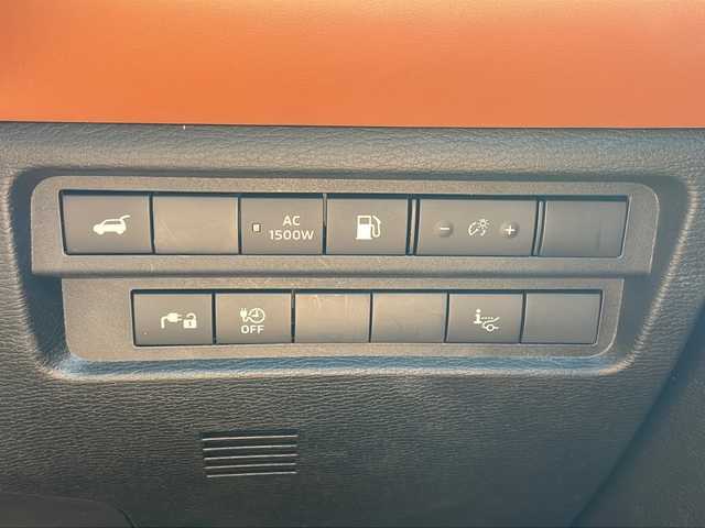 三菱 アウトランダー ＰＨＥＶ P 兵庫県 2022(令4)年 3.6万km ホワイトダイヤモンド 外部検査実施済み/ワンオーナー/４WD/Apple car play/純正メモリナビ/(フルセグTV/Bluetooth/USB)/BOSEサウンドシステム/アラウンドビューモニター/eアシスト/・衝突被害軽減ブレーキシステム/・踏み間違い衝突防止アシスト/・車線逸脱警報システム/・ふらつき警報/・標識認識システム/・後側方衝突被害防止支援システム/・後側方車両検知警報システム/・後退時車両検知警報システム/・車線逸脱防止支援機能/・前方衝突予測警報/デジタルインナーミラー/パワーバックドア/レーダークルーズコントロール/ブラインドスポットモニター/LEDヘッドライト/スマートキー/ビルトインETC2.0/前後ドライブレコーダー/黒レザーシート/前席パワーシート/全席シートヒーター/ヘッドアップディスプレイ/置くだけ充電/100V電源/パドルシフト/横滑り防止機能/純正20インチアルミホイール/カーテンエアバック/保証書/取扱説明書/スペアキー/充電ケーブル後送