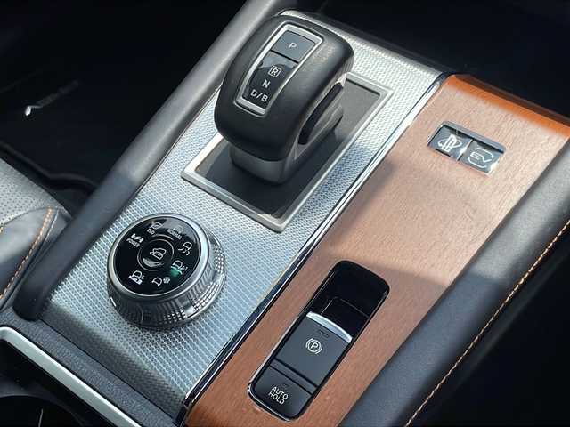 三菱 アウトランダー ＰＨＥＶ P 兵庫県 2022(令4)年 3.6万km ホワイトダイヤモンド 外部検査実施済み/ワンオーナー/４WD/Apple car play/純正メモリナビ/(フルセグTV/Bluetooth/USB)/BOSEサウンドシステム/アラウンドビューモニター/eアシスト/・衝突被害軽減ブレーキシステム/・踏み間違い衝突防止アシスト/・車線逸脱警報システム/・ふらつき警報/・標識認識システム/・後側方衝突被害防止支援システム/・後側方車両検知警報システム/・後退時車両検知警報システム/・車線逸脱防止支援機能/・前方衝突予測警報/デジタルインナーミラー/パワーバックドア/レーダークルーズコントロール/ブラインドスポットモニター/LEDヘッドライト/スマートキー/ビルトインETC2.0/前後ドライブレコーダー/黒レザーシート/前席パワーシート/全席シートヒーター/ヘッドアップディスプレイ/置くだけ充電/100V電源/パドルシフト/横滑り防止機能/純正20インチアルミホイール/カーテンエアバック/保証書/取扱説明書/スペアキー/充電ケーブル後送