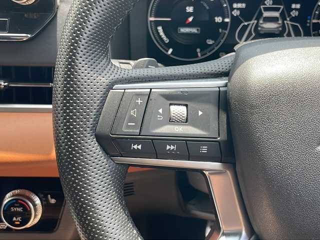 三菱 アウトランダー ＰＨＥＶ P 兵庫県 2022(令4)年 3.6万km ホワイトダイヤモンド 外部検査実施済み/ワンオーナー/４WD/Apple car play/純正メモリナビ/(フルセグTV/Bluetooth/USB)/BOSEサウンドシステム/アラウンドビューモニター/eアシスト/・衝突被害軽減ブレーキシステム/・踏み間違い衝突防止アシスト/・車線逸脱警報システム/・ふらつき警報/・標識認識システム/・後側方衝突被害防止支援システム/・後側方車両検知警報システム/・後退時車両検知警報システム/・車線逸脱防止支援機能/・前方衝突予測警報/デジタルインナーミラー/パワーバックドア/レーダークルーズコントロール/ブラインドスポットモニター/LEDヘッドライト/スマートキー/ビルトインETC2.0/前後ドライブレコーダー/黒レザーシート/前席パワーシート/全席シートヒーター/ヘッドアップディスプレイ/置くだけ充電/100V電源/パドルシフト/横滑り防止機能/純正20インチアルミホイール/カーテンエアバック/保証書/取扱説明書/スペアキー/充電ケーブル後送