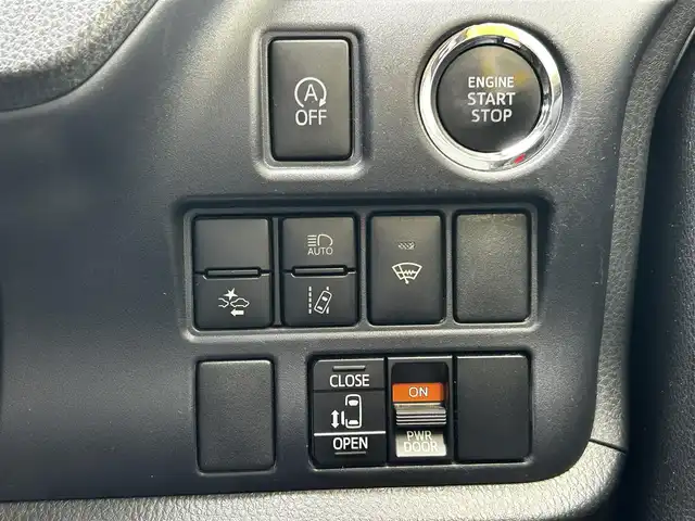 トヨタ ヴォクシー V 和歌山県 2016(平28)年 9.7万km ホワイトパールクリスタルシャイン ワンオーナー/社外メモリーナビ・フルセグTV・CD・DVD/　Bluetooth/社外フリップダウンモニター/バックカメラ/左リアパワースライドドア/LEDヘッドライト/PCS/LKA/オートハイビーム/クルーズコントロール/スマートキー/保証書/取扱説明書