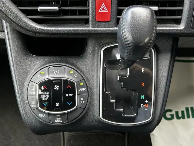 トヨタ ヴォクシー V 和歌山県 2016(平28)年 9.7万km ホワイトパールクリスタルシャイン ワンオーナー/社外メモリーナビ・フルセグTV・CD・DVD/　Bluetooth/社外フリップダウンモニター/バックカメラ/左リアパワースライドドア/LEDヘッドライト/PCS/LKA/オートハイビーム/クルーズコントロール/スマートキー/保証書/取扱説明書