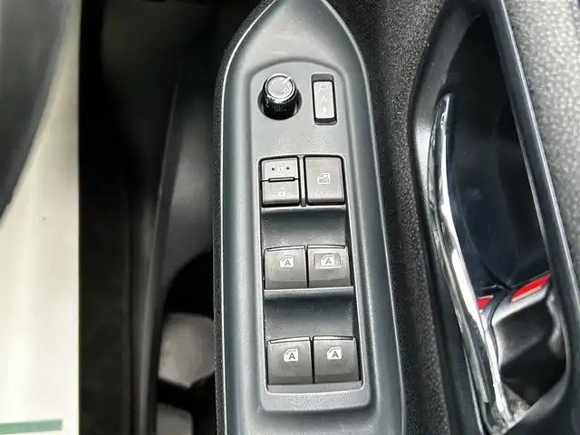 トヨタ ヴォクシー V 和歌山県 2016(平28)年 9.7万km ホワイトパールクリスタルシャイン ワンオーナー/社外メモリーナビ・フルセグTV・CD・DVD/　Bluetooth/社外フリップダウンモニター/バックカメラ/左リアパワースライドドア/LEDヘッドライト/PCS/LKA/オートハイビーム/クルーズコントロール/スマートキー/保証書/取扱説明書
