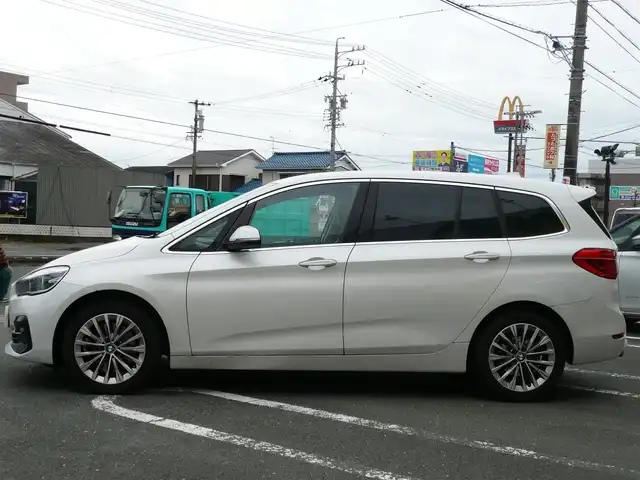 ＢＭＷ ＢＭＷ ２１８ｄ グランツアラー ラグジュアリー 静岡県 2021(令3)年 4.3万km ミネラルホワイト 禁煙車/純正メーカーナビ/バックカメラ/Bluetooth/衝突警告/歩行者警告/車線逸脱警告/クリアランスソナー/オートライト/LEDヘッドライト/オートワイパー/パワーバックドア/電子パーキング/スマートキー/スペアキー/ETC/新車保証書