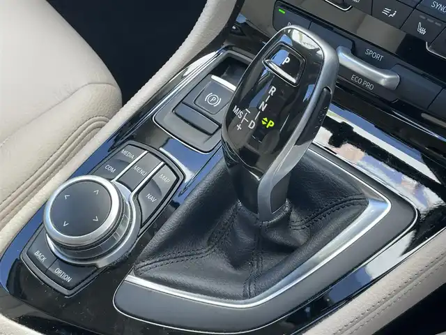 ＢＭＷ ＢＭＷ ２１８ｄ グランツアラー ラグジュアリー 千葉県 2021(令3)年 4.3万km ミネラルホワイト アドバンスドセーフティパッケージ/・レーダークルーズコントロール/・ヘッドアップディスプレイ/ドライビングアシスト/・衝突軽減ブレーキ/レーンキープアシスト/パーキングサポートパッケージ/・クリアランスソナー/パーキングアシスト/純正メーカーナビ/・BT/USB/バックカメラ/ETC/ステアリングスイッチ/レザーシート(ベージュ)/シートヒーター(D/N席)/パワーシート(D/N席)/パワーバックドア/LEDヘッドライト/オートライト/オートハイビーム/スマートキー/プッシュスタート/純正フロアマット