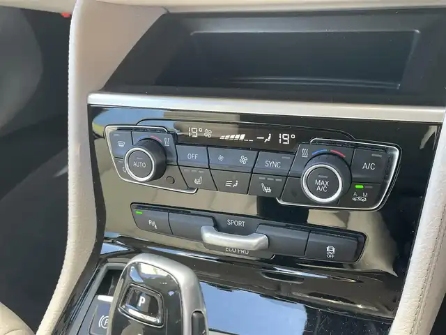 ＢＭＷ ＢＭＷ ２１８ｄ グランツアラー ラグジュアリー 千葉県 2021(令3)年 4.3万km ミネラルホワイト アドバンスドセーフティパッケージ/・レーダークルーズコントロール/・ヘッドアップディスプレイ/ドライビングアシスト/・衝突軽減ブレーキ/レーンキープアシスト/パーキングサポートパッケージ/・クリアランスソナー/パーキングアシスト/純正メーカーナビ/・BT/USB/バックカメラ/ETC/ステアリングスイッチ/レザーシート(ベージュ)/シートヒーター(D/N席)/パワーシート(D/N席)/パワーバックドア/LEDヘッドライト/オートライト/オートハイビーム/スマートキー/プッシュスタート/純正フロアマット