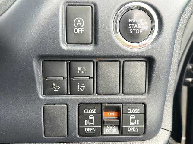 トヨタ ヴォクシー ZS 煌Ⅱ 三重県 2016(平28)年 9.2万km ブラック 純正9型ナビ　/純正12.1型後席モニター　/バックカメラ　/ビルトインETC2.0　/両側パワースライドドア　/前方ドライブレコーダー　/レーンキープアシスト　/衝突軽減ブレーキ/アイドリングストップ/純正フロアマット　/オートハイビーム /オートライト/革巻きステアリング/ステアリングスイッチ/電動格納ミラー/禁煙車