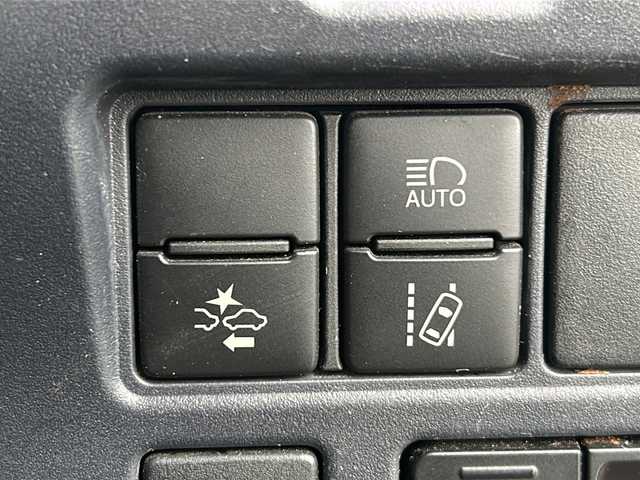 トヨタ ヴォクシー ZS 煌Ⅱ 三重県 2016(平28)年 9.2万km ブラック 純正9型ナビ　/純正12.1型後席モニター　/バックカメラ　/ビルトインETC2.0　/両側パワースライドドア　/前方ドライブレコーダー　/レーンキープアシスト　/衝突軽減ブレーキ/アイドリングストップ/純正フロアマット　/オートハイビーム /オートライト/革巻きステアリング/ステアリングスイッチ/電動格納ミラー/禁煙車