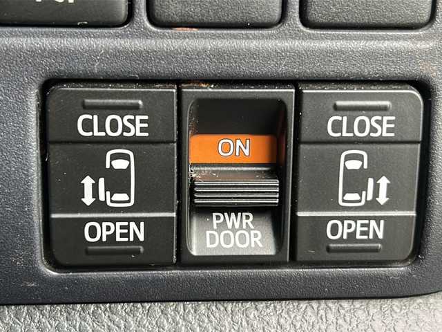 トヨタ ヴォクシー ZS 煌Ⅱ 三重県 2016(平28)年 9.2万km ブラック 純正9型ナビ　/純正12.1型後席モニター　/バックカメラ　/ビルトインETC2.0　/両側パワースライドドア　/前方ドライブレコーダー　/レーンキープアシスト　/衝突軽減ブレーキ/アイドリングストップ/純正フロアマット　/オートハイビーム /オートライト/革巻きステアリング/ステアリングスイッチ/電動格納ミラー/禁煙車