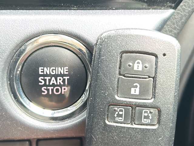 トヨタ ヴォクシー ZS 煌Ⅱ 三重県 2016(平28)年 9.2万km ブラック 純正9型ナビ　/純正12.1型後席モニター　/バックカメラ　/ビルトインETC2.0　/両側パワースライドドア　/前方ドライブレコーダー　/レーンキープアシスト　/衝突軽減ブレーキ/アイドリングストップ/純正フロアマット　/オートハイビーム /オートライト/革巻きステアリング/ステアリングスイッチ/電動格納ミラー/禁煙車