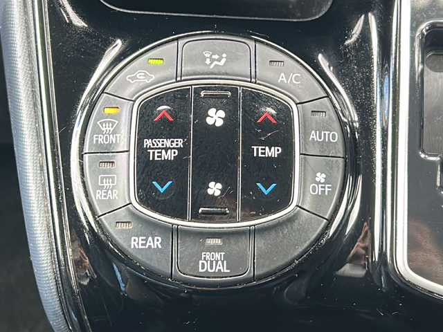 トヨタ ヴォクシー ZS 煌Ⅱ 三重県 2016(平28)年 9.2万km ブラック 純正9型ナビ　/純正12.1型後席モニター　/バックカメラ　/ビルトインETC2.0　/両側パワースライドドア　/前方ドライブレコーダー　/レーンキープアシスト　/衝突軽減ブレーキ/アイドリングストップ/純正フロアマット　/オートハイビーム /オートライト/革巻きステアリング/ステアリングスイッチ/電動格納ミラー/禁煙車