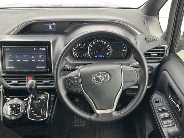 トヨタ ヴォクシー ZS 煌Ⅱ 三重県 2016(平28)年 9.2万km ブラック 純正9型ナビ　/純正12.1型後席モニター　/バックカメラ　/ビルトインETC2.0　/両側パワースライドドア　/前方ドライブレコーダー　/レーンキープアシスト　/衝突軽減ブレーキ/アイドリングストップ/純正フロアマット　/オートハイビーム /オートライト/革巻きステアリング/ステアリングスイッチ/電動格納ミラー/禁煙車