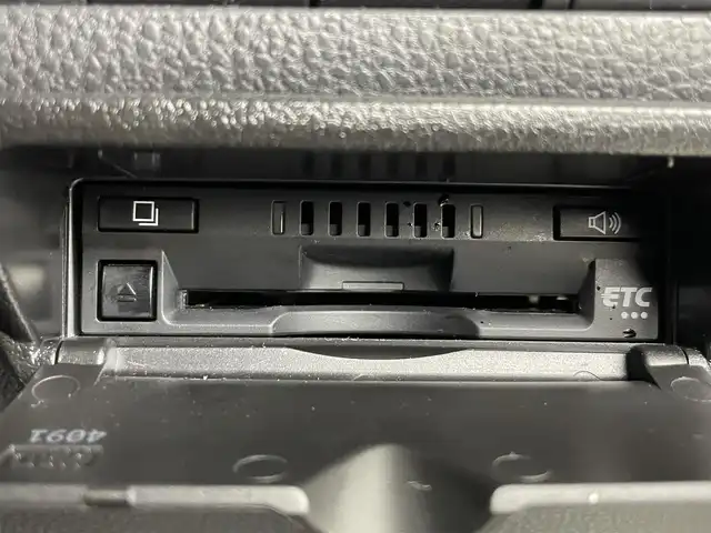 トヨタ ハリアー G 埼玉県 2022(令4)年 3.6万km ホワイトパールクリスタルシャイン 純正8型ナビ モデリスタエアロ バックカメラ ビルトインETC　ドライブレコーダー　デジタルインナーミラー　フルセグTV　Bluetooth　追従走行　パワーシート　電動リアゲート　ＭＴモード付AT　LEDヘッドライト　