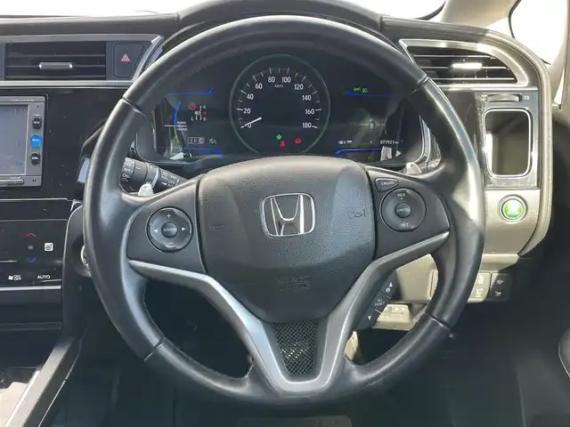 ホンダ シャトル ハイブリッド Z 千葉県 2017(平29)年 7.8万km ルーセブラックM 純正7インチナビ/Bluetooth/フルセグTV/クルーズコントロール/バックカメラ/DVD再生機能/ETC/ハーフレザーシート/シートヒーター/LEDヘッドライト/オートライト/スマートキー/プッシュスタート/レーンキープアシスト