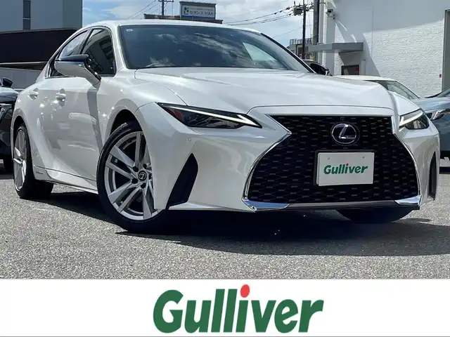 レクサス ＩＳ 300h 福岡県 2021(令3)年 3.2万km ソニッククォーツ 純正メーカーナビ/Bluetooth対応/フルセグTV/CD/DVD/ブラインドスポットモニター/レーダークルーズコントロール/パドルシフト/前席シートヒーター/360度カメラ/バックカメラ/パワーシート（運転席）/ビルトインETC/プッシュスタート/純正フロアマット/純正アルミホイール/レザーシート/保証書/取扱説明書/スペアキー/カードキー