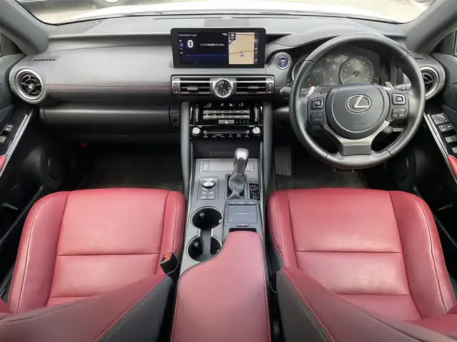 レクサス ＩＳ 300h 福岡県 2021(令3)年 3.2万km ソニッククォーツ 純正メーカーナビ/Bluetooth対応/フルセグTV/CD/DVD/ブラインドスポットモニター/レーダークルーズコントロール/パドルシフト/前席シートヒーター/360度カメラ/バックカメラ/パワーシート（運転席）/ビルトインETC/プッシュスタート/純正フロアマット/純正アルミホイール/レザーシート/保証書/取扱説明書/スペアキー/カードキー