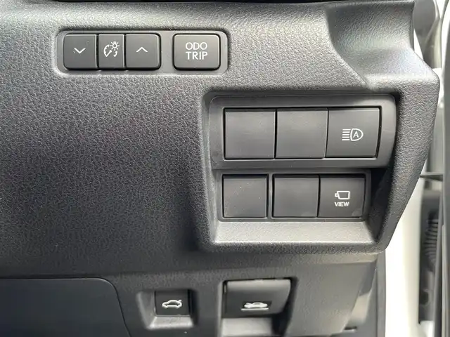 レクサス ＩＳ 300h 福岡県 2021(令3)年 3.2万km ソニッククォーツ 純正メーカーナビ/Bluetooth対応/フルセグTV/CD/DVD/ブラインドスポットモニター/レーダークルーズコントロール/パドルシフト/前席シートヒーター/360度カメラ/バックカメラ/パワーシート（運転席）/ビルトインETC/プッシュスタート/純正フロアマット/純正アルミホイール/レザーシート/保証書/取扱説明書/スペアキー/カードキー