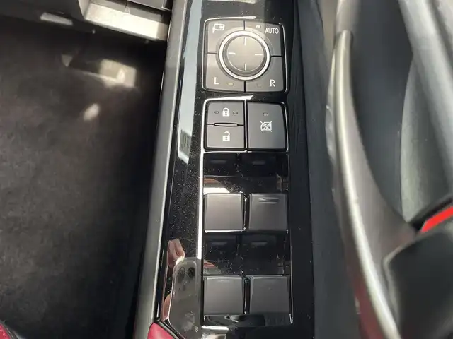 レクサス ＩＳ 300h 福岡県 2021(令3)年 3.2万km ソニッククォーツ 純正メーカーナビ/Bluetooth対応/フルセグTV/CD/DVD/ブラインドスポットモニター/レーダークルーズコントロール/パドルシフト/前席シートヒーター/360度カメラ/バックカメラ/パワーシート（運転席）/ビルトインETC/プッシュスタート/純正フロアマット/純正アルミホイール/レザーシート/保証書/取扱説明書/スペアキー/カードキー