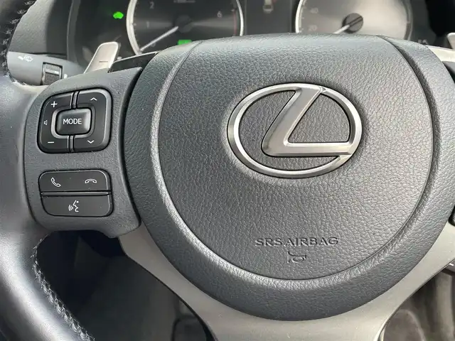 レクサス ＩＳ 300h 福岡県 2021(令3)年 3.2万km ソニッククォーツ 純正メーカーナビ/Bluetooth対応/フルセグTV/CD/DVD/ブラインドスポットモニター/レーダークルーズコントロール/パドルシフト/前席シートヒーター/360度カメラ/バックカメラ/パワーシート（運転席）/ビルトインETC/プッシュスタート/純正フロアマット/純正アルミホイール/レザーシート/保証書/取扱説明書/スペアキー/カードキー