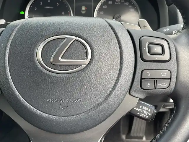レクサス ＩＳ 300h 福岡県 2021(令3)年 3.2万km ソニッククォーツ 純正メーカーナビ/Bluetooth対応/フルセグTV/CD/DVD/ブラインドスポットモニター/レーダークルーズコントロール/パドルシフト/前席シートヒーター/360度カメラ/バックカメラ/パワーシート（運転席）/ビルトインETC/プッシュスタート/純正フロアマット/純正アルミホイール/レザーシート/保証書/取扱説明書/スペアキー/カードキー