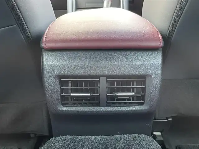 レクサス ＩＳ 300h 福岡県 2021(令3)年 3.2万km ソニッククォーツ 純正メーカーナビ/Bluetooth対応/フルセグTV/CD/DVD/ブラインドスポットモニター/レーダークルーズコントロール/パドルシフト/前席シートヒーター/360度カメラ/バックカメラ/パワーシート（運転席）/ビルトインETC/プッシュスタート/純正フロアマット/純正アルミホイール/レザーシート/保証書/取扱説明書/スペアキー/カードキー