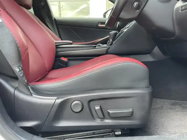 レクサス ＩＳ 300h 福岡県 2021(令3)年 3.2万km ソニッククォーツ 純正メーカーナビ/Bluetooth対応/フルセグTV/CD/DVD/ブラインドスポットモニター/レーダークルーズコントロール/パドルシフト/前席シートヒーター/360度カメラ/バックカメラ/パワーシート（運転席）/ビルトインETC/プッシュスタート/純正フロアマット/純正アルミホイール/レザーシート/保証書/取扱説明書/スペアキー/カードキー